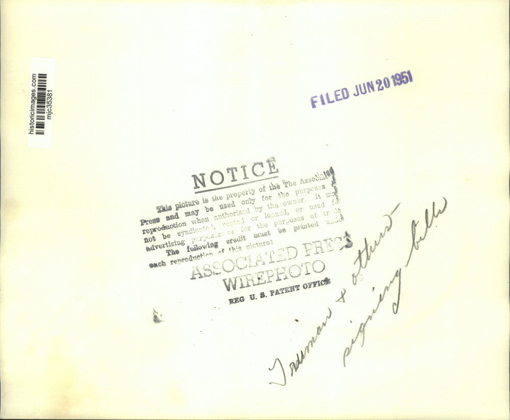 1951 Press Photo President Truman signs draft bill and others watch, Washington