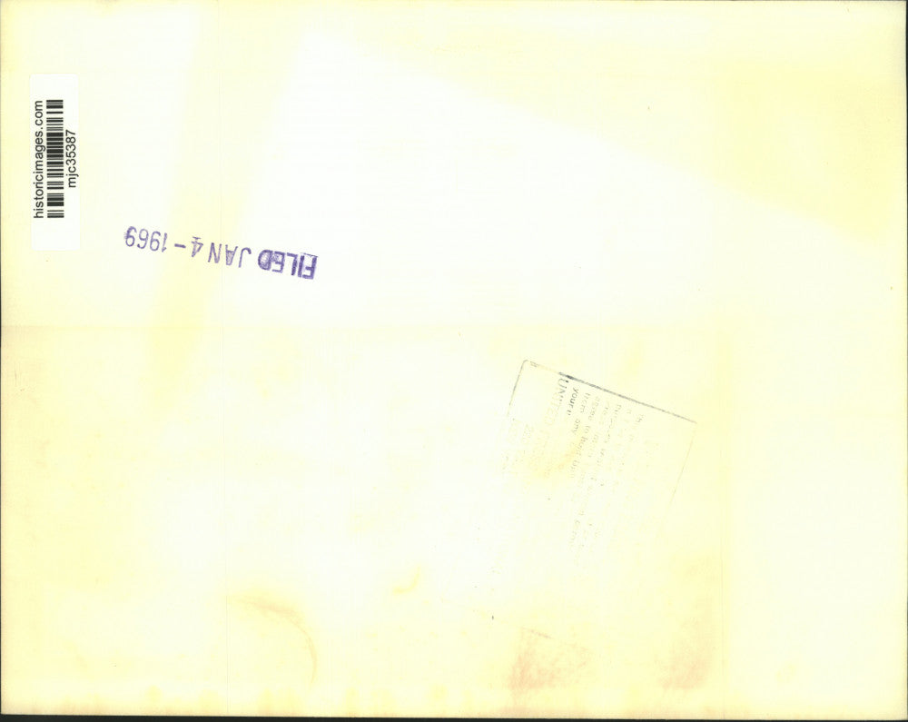 1968 Press Photo Astronaut Frank Borman puts lei on wife Susan in Houston