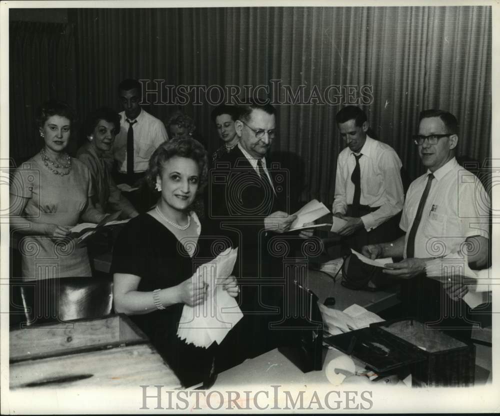 1961 Press Photo General office-Election Committee-Unitholders Council.