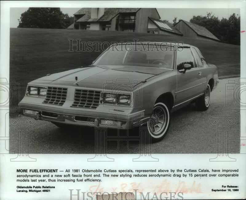 Load image into Gallery viewer, 1980 Press Photo The 1981 Oldsmobile Cutlass by the Cutlass Calais Improvements
