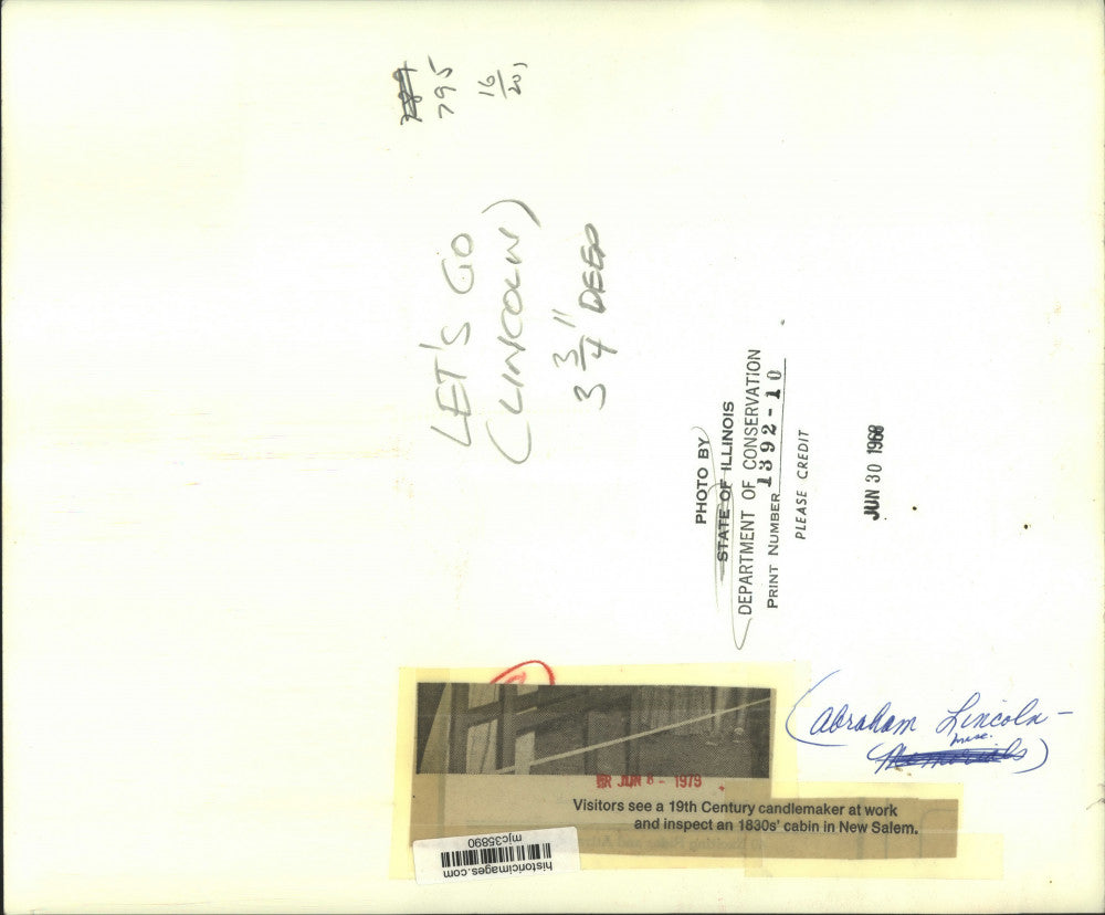 1968 Press Photo 19th Century candlemaker at work in New Salem - mjc35890