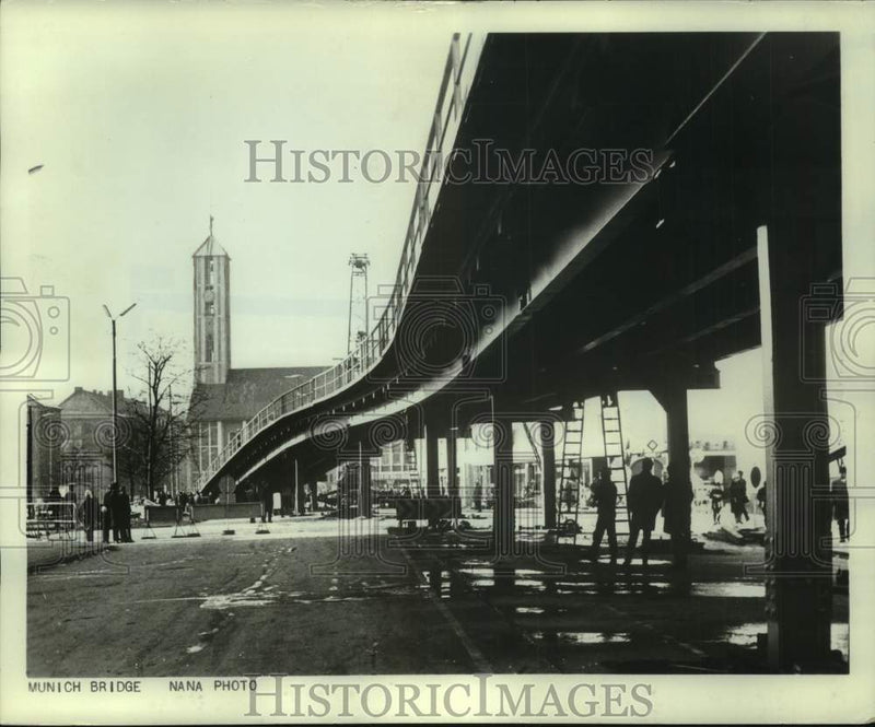 Load image into Gallery viewer, 1967 Press Photo 300 Foot Prefabricated Bridge in Munich Germany - mjc35910
