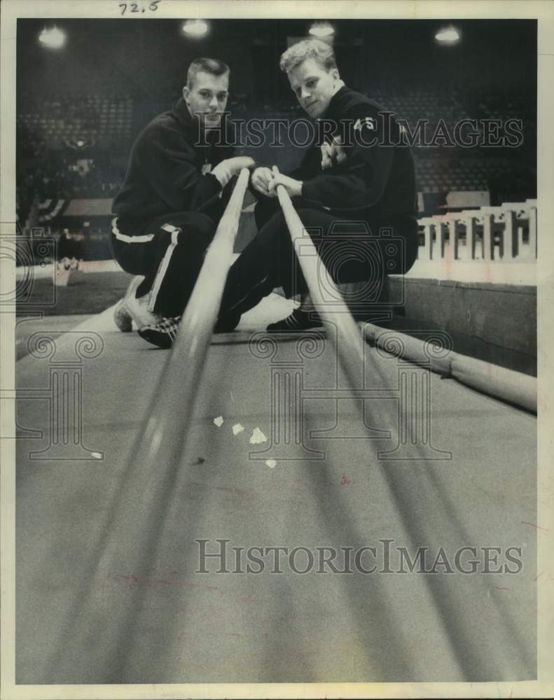 1956 Press Photo Gardner Van Dyke and Eeles Landstrom The Journal track games