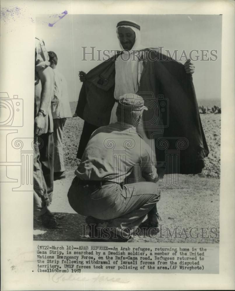 1957 Press Photo Refugee searched by United Nations Emergency Force, Gaza Strip- Historic Images