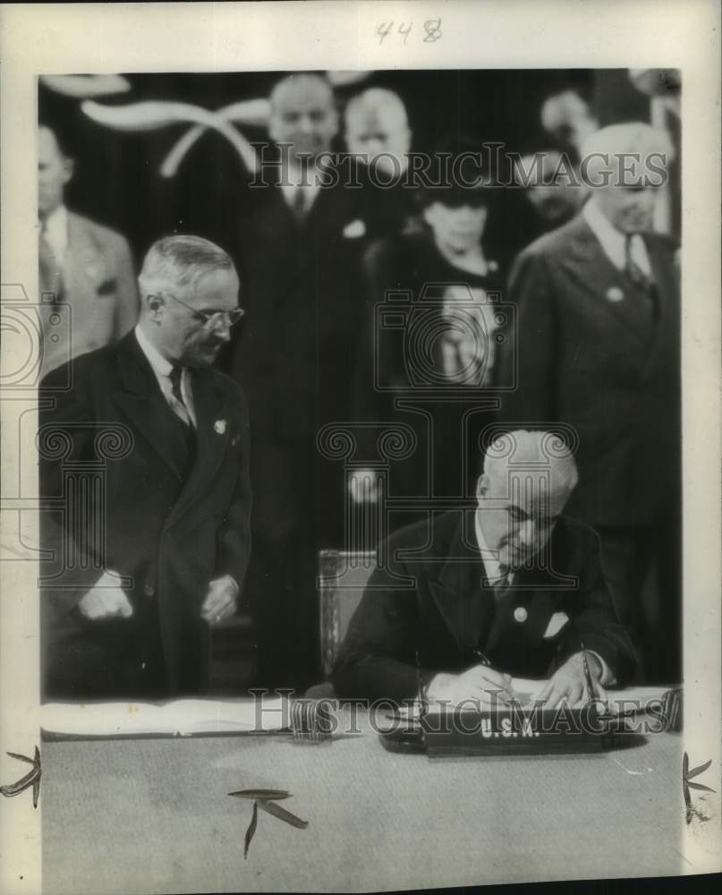 1945 Press Photo Ambassador To United Nations Edward Stettinius Jr Signs Charter- Historic Images
