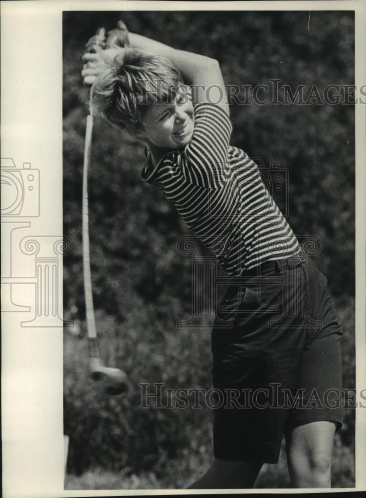 1966 Press Photo Carol Jean Sorensen swings golf club, Wisconsin. - mjc36257- Historic Images