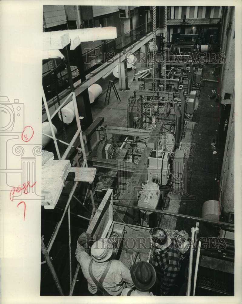 1968 Press Photo Milwaukee Journal Sentinel pressmen assemble the new printpress- Historic Images