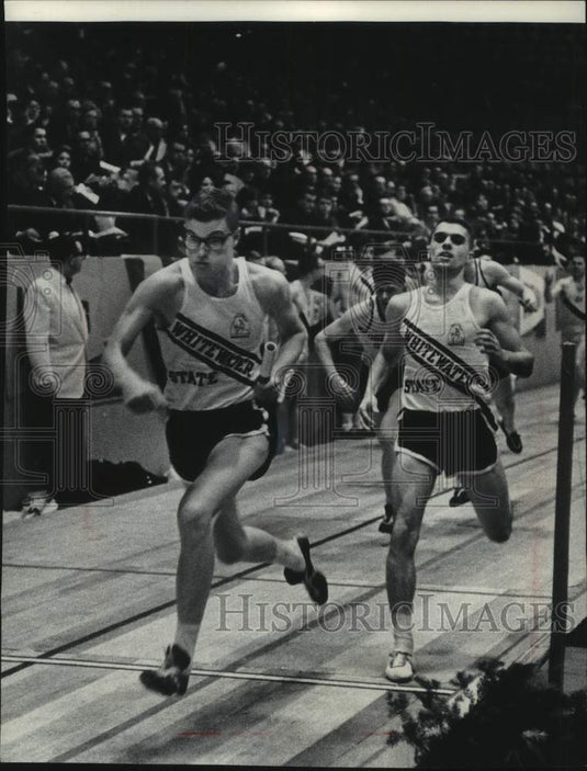 1965 Press Photo Whitewater's Geoff Abbott And Jim Ganoung In Track Relay Event- Historic Images