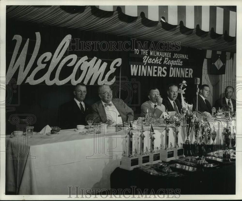 Load image into Gallery viewer, 1954 Press Photo Milwaukee Journal Yacht Regatta Winners Dinner, Wisconsin
