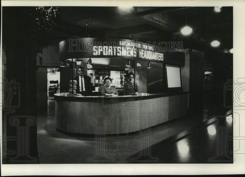 Load image into Gallery viewer, 1963 Press Photo Sentinel booth at the Arena for Milwaukee Sentinel Sports Show
