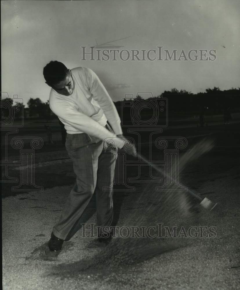 1953 Press Photo Golfer John Koch hits golf ball out of sandpit, Wisconsin- Historic Images