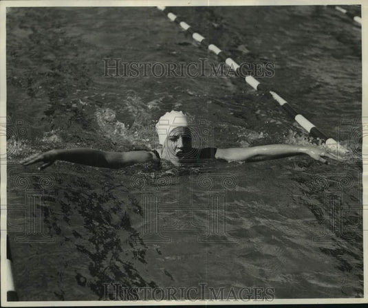 1950 Press Photo Girl swimming laps, Milwaukee J. Water Sports Show - mjc36796- Historic Images