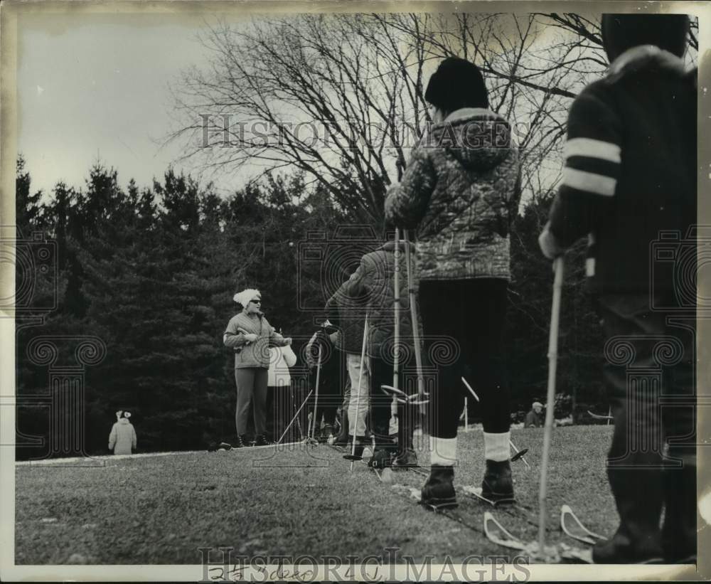 1966 Press Photo Children line up to ski down grassy hill. - mjc36883- Historic Images