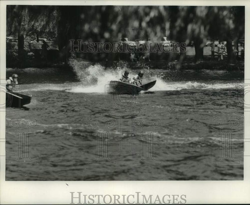 Load image into Gallery viewer, 1961 Press Photo Milwaukee Journal Outboard Regatta - mjc36922
