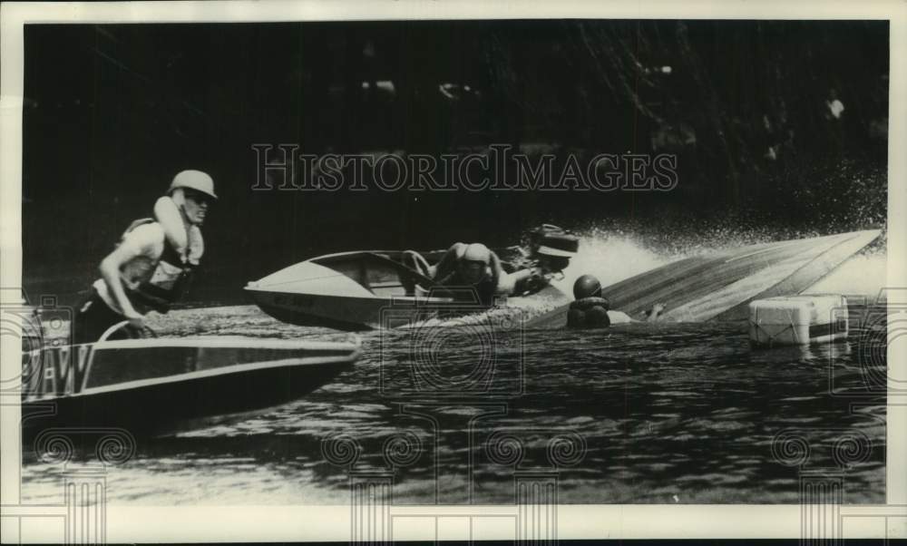 1961 Press Photo Milwaukee Journal outboard regatta on Fox river in Waukesha