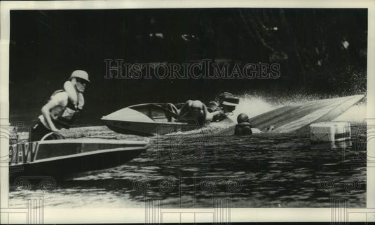 1961 Press Photo Milwaukee Journal outboard regatta on Fox river in Waukesha