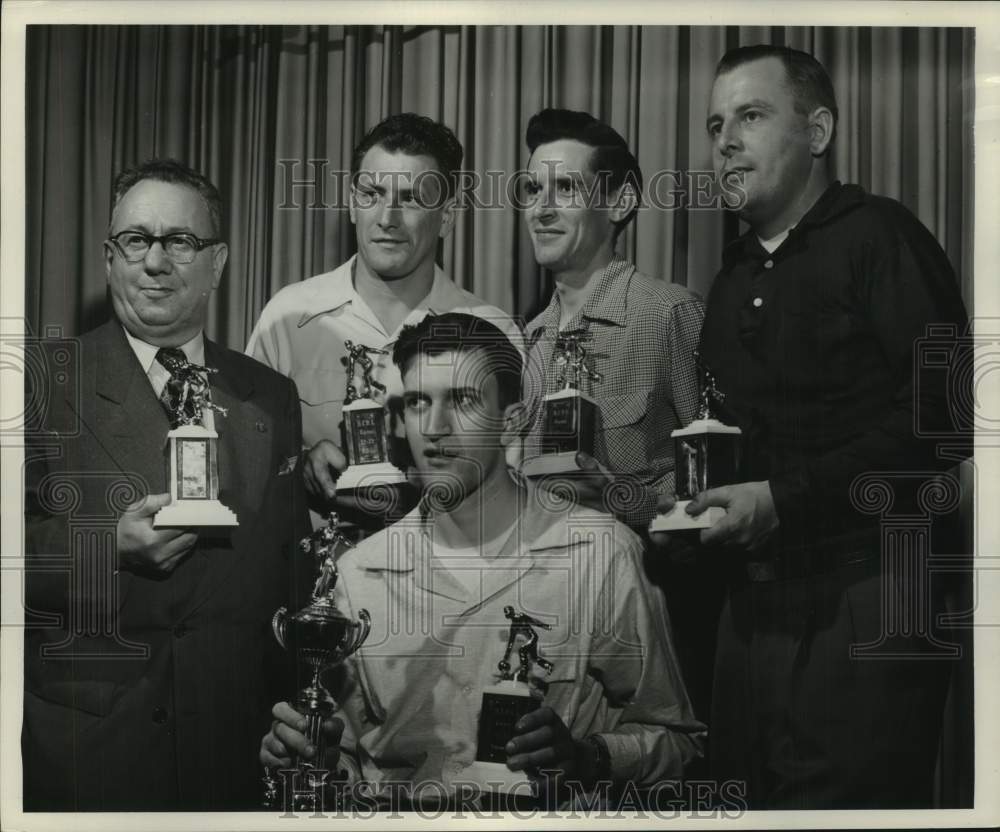 1944 Press Photo Men&#39;s bowling team members at annual Journal awards banquet- Historic Images