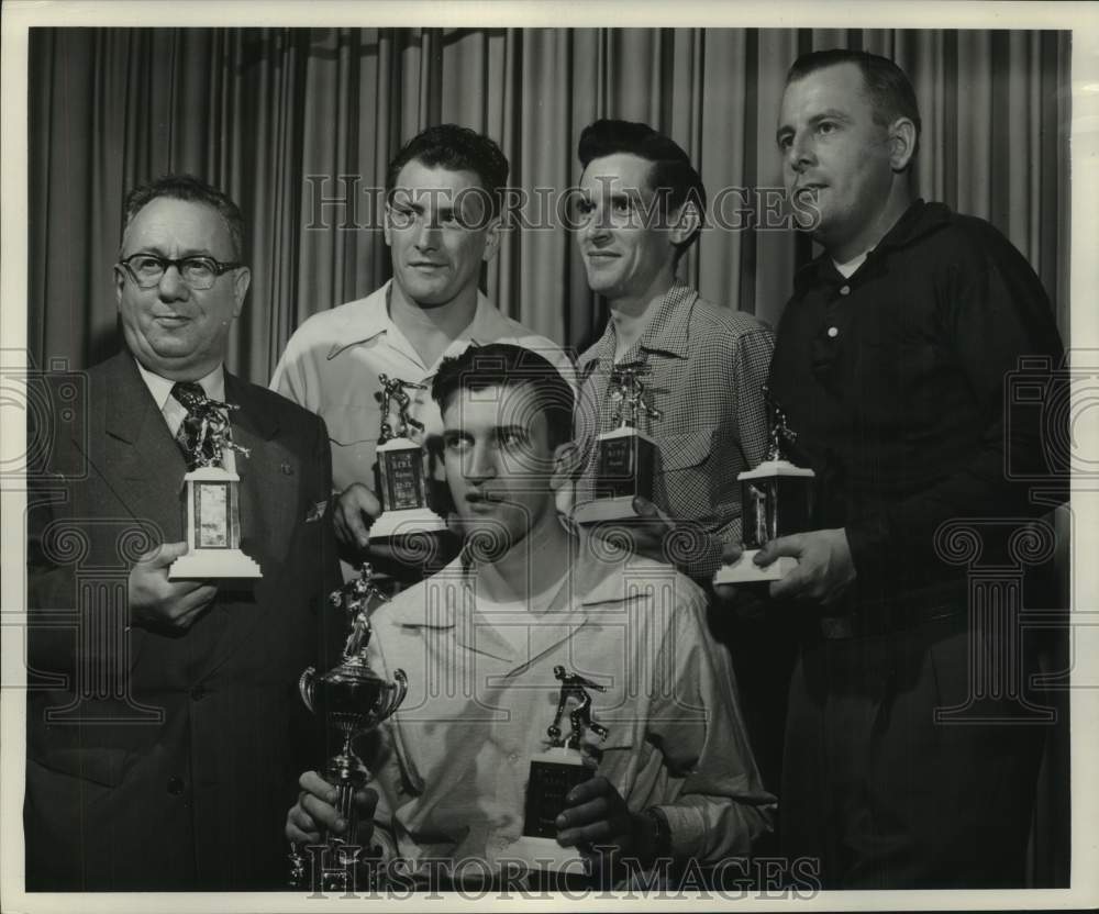 1944 Press Photo Men's bowling team members at annual Journal awards banquet- Historic Images
