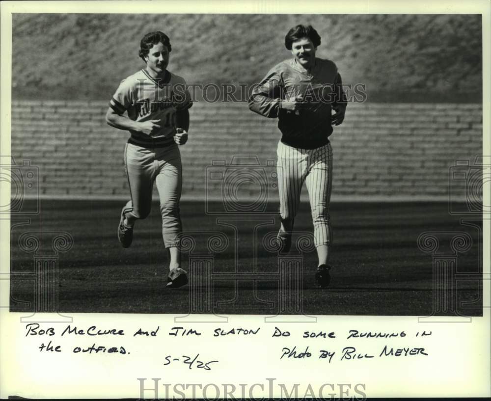 1982 Press Photo Bob McClure and Jim Slaton work out, Brewer's Spring Training- Historic Images