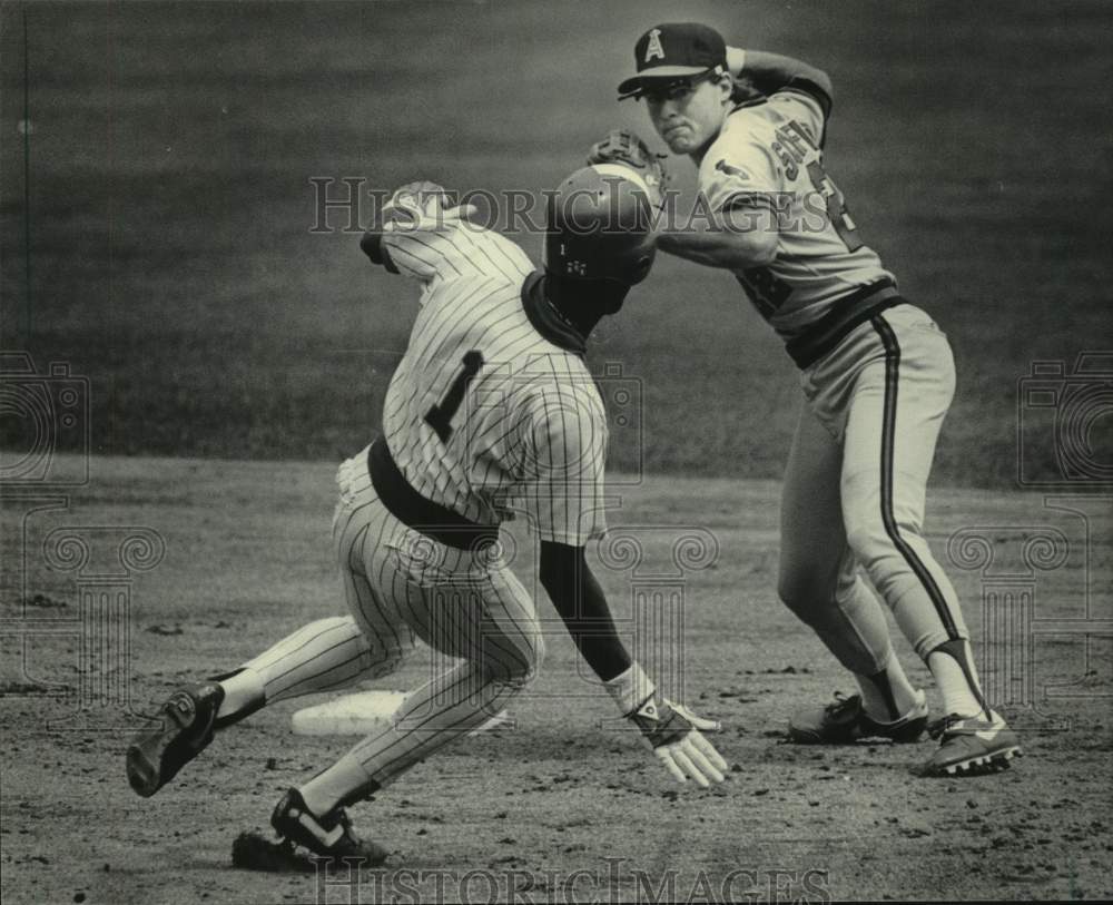 1985 Press Photo Milwaukee&#39;s Ernest Riles tries to break up double-play- Historic Images