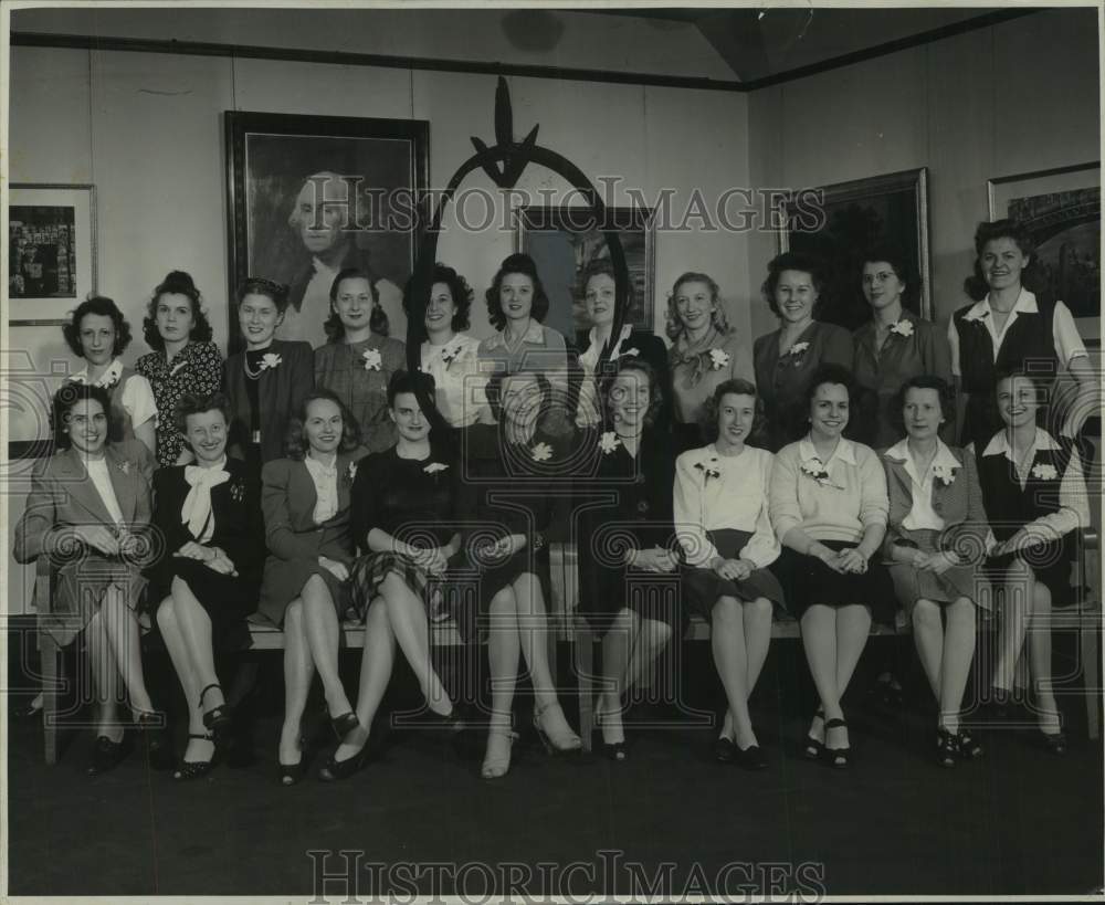 1949 Press Photo Employees in the Classified Ad department, Milwaukee Journal- Historic Images