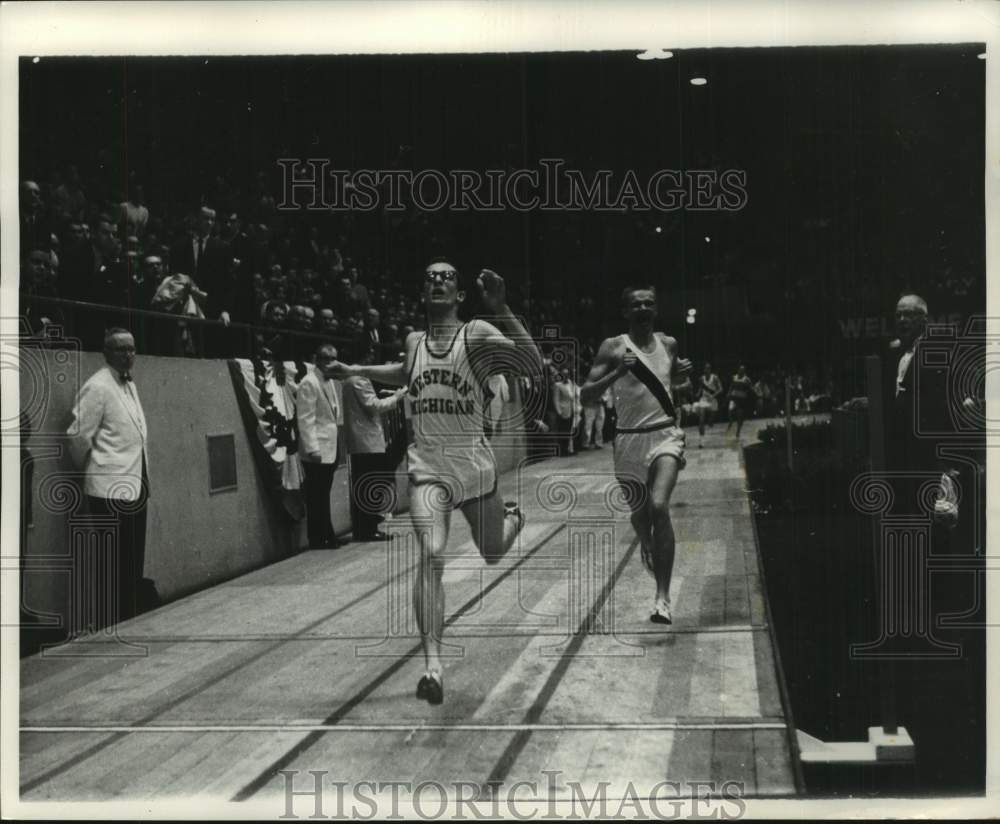 1962 Press Photo College runners compete in Milwaukee Journal track meet.