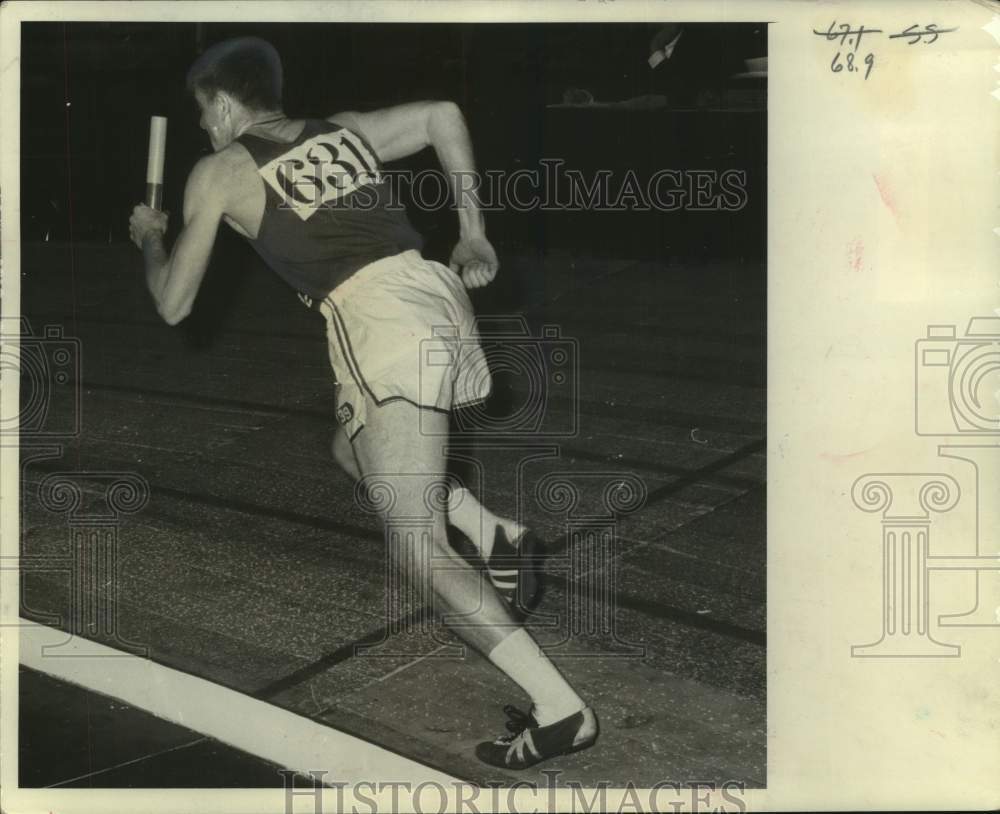 1961 Press Photo Fond du Lac&#39;s Jim Gilmore runs in Milwaukee Journal track meet- Historic Images