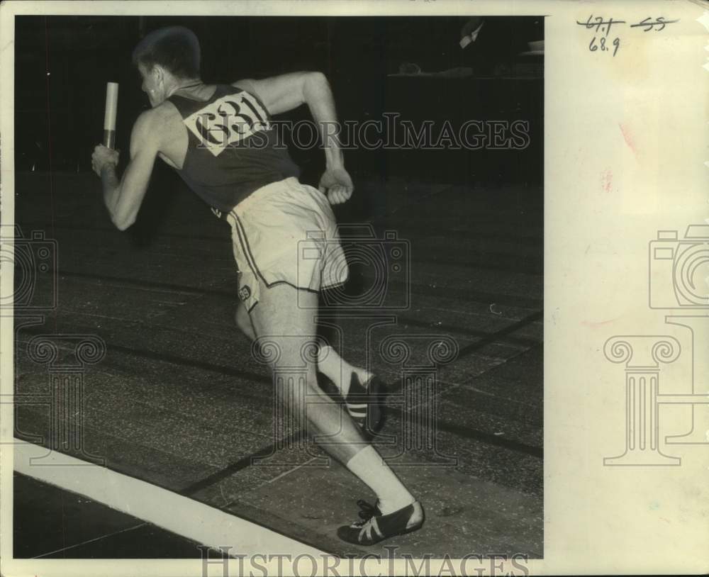 1961 Press Photo Fond du Lac's Jim Gilmore runs in Milwaukee Journal track meet- Historic Images