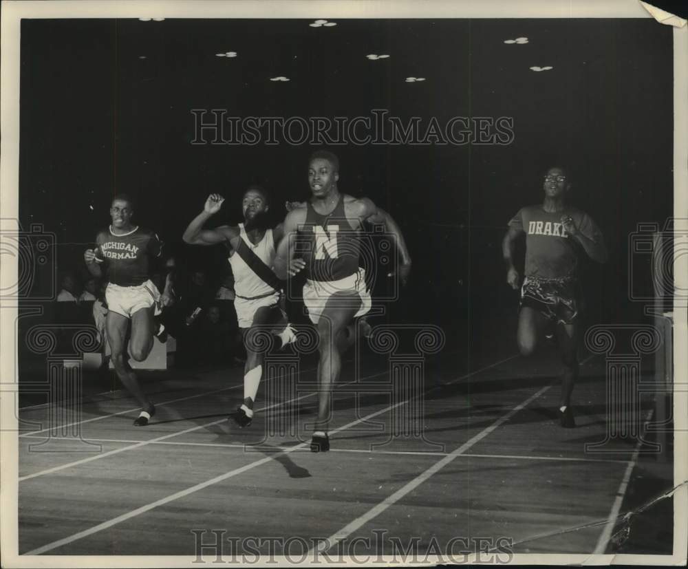 1953 Press Photo Sprinters race for the finish line, at college Men's Track meet