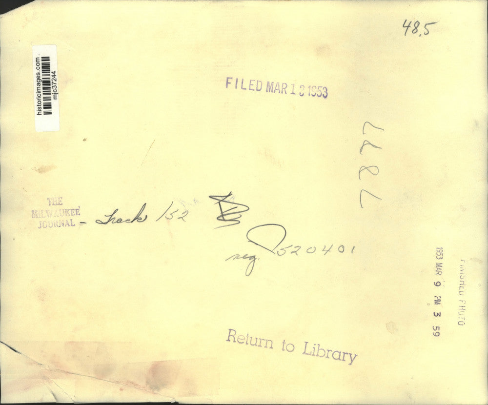 1953 Press Photo Sprinters race for the finish line, at college Men's Track meet