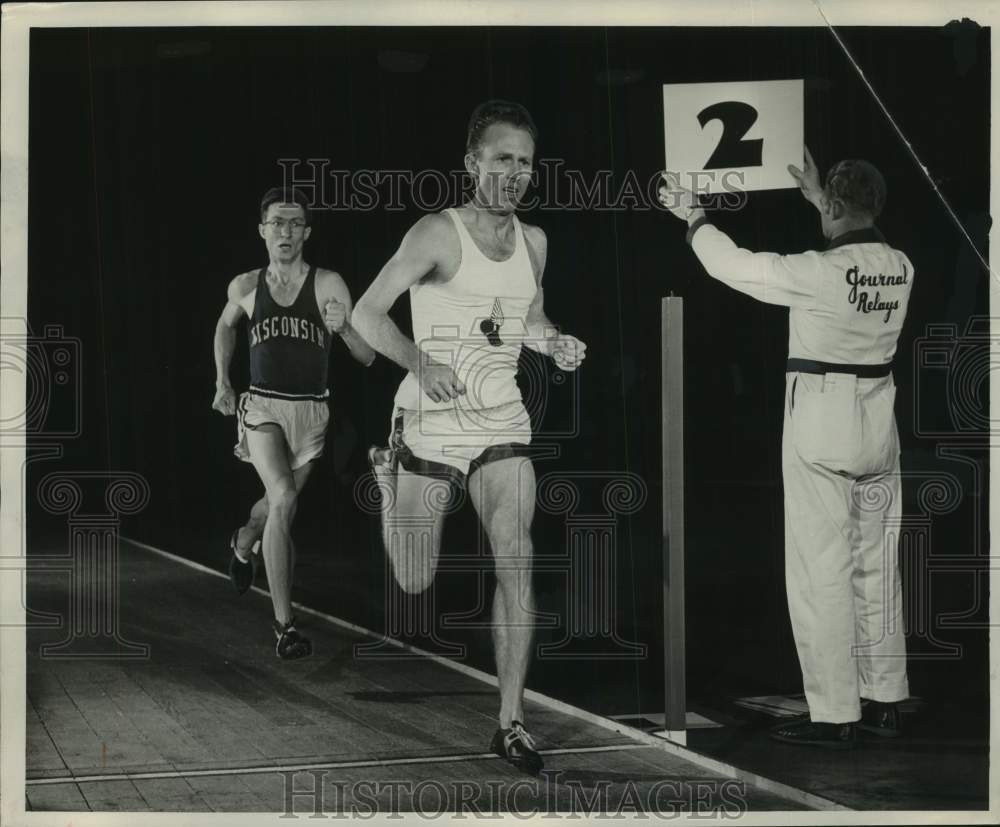 1952 Press Photo Milwaukee Journal track runners dash to finish line - mjc37249- Historic Images