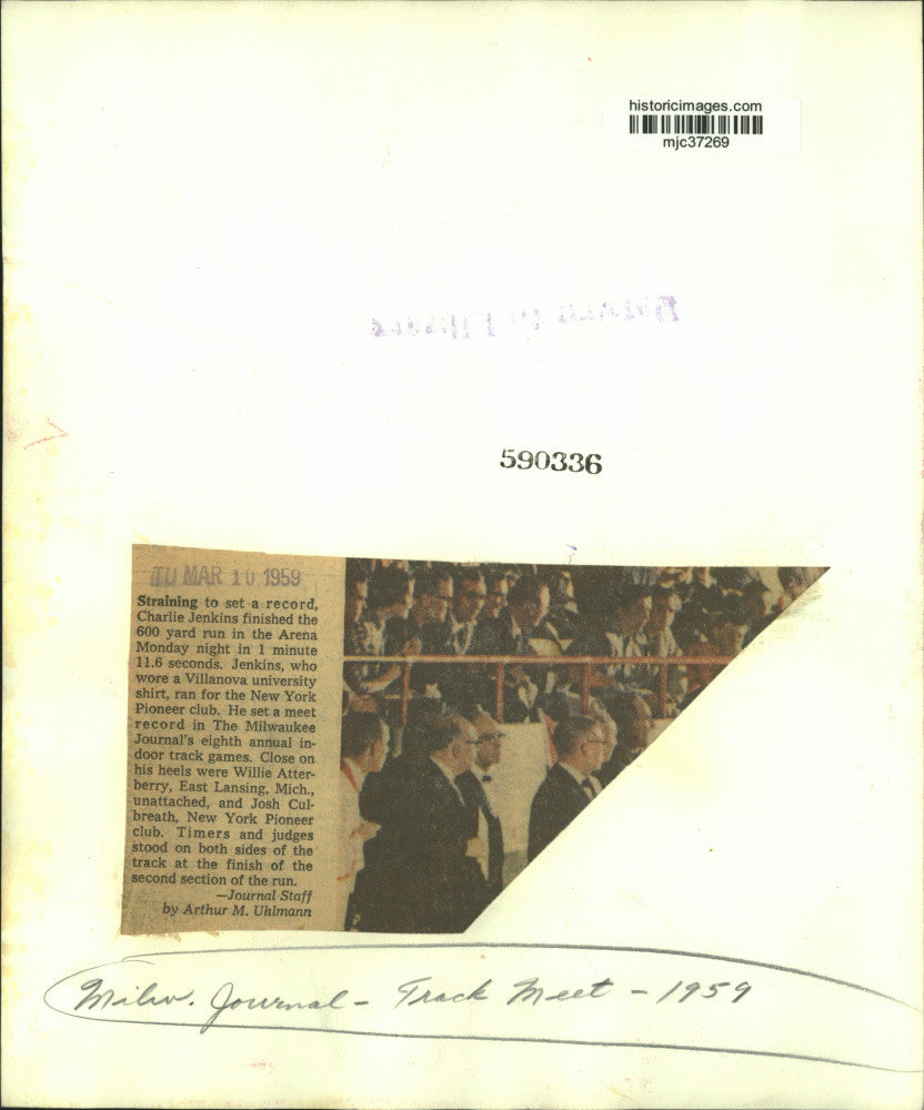 1959 Press Photo runner Charlie Jenkins wins at Milwaukee Journal meet, Arena