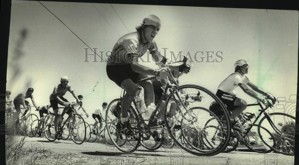 1983 Press Photo Junior riders in The Sentinel Cycling Classic, Saylesville road- Historic Images