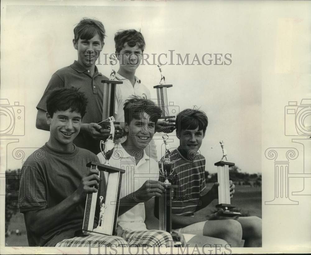 1969 Press Photo Five youngsters with trophies from Sentinel junior tournament- Historic Images