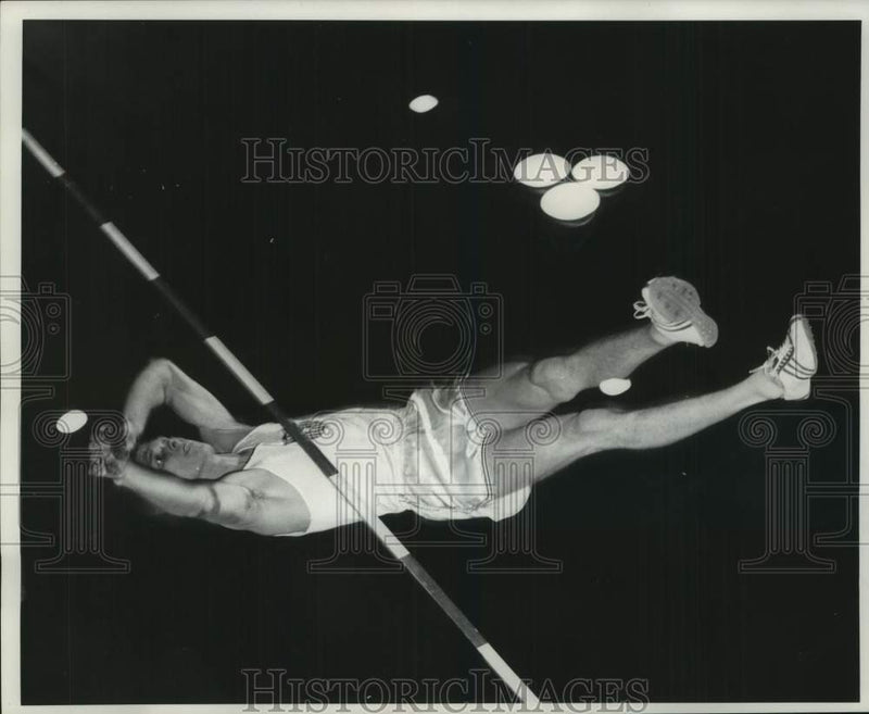 Load image into Gallery viewer, 1960 Press Photo Pole vaulter Bob Gutowski sails over bar at a track meet
