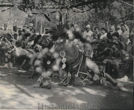 1956 Press Photo Native Americans Ed and Avery Lone Tree in snake dance ceremony- Historic Images