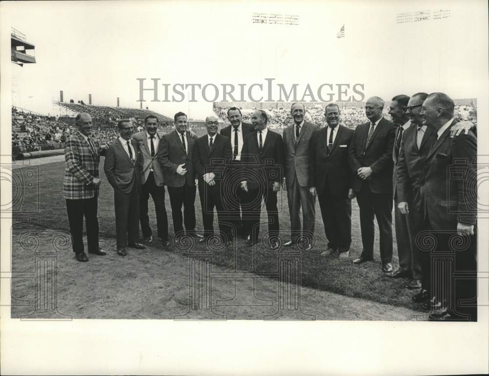 1968 Press Photo Former Brewers Introduced Before Game at County Stadium- Historic Images