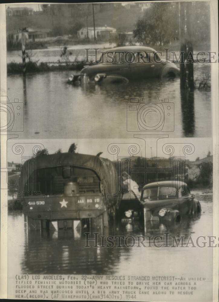 1944 Press Photo Stranded vehicle driver saved by Army in flood, Los Angeles