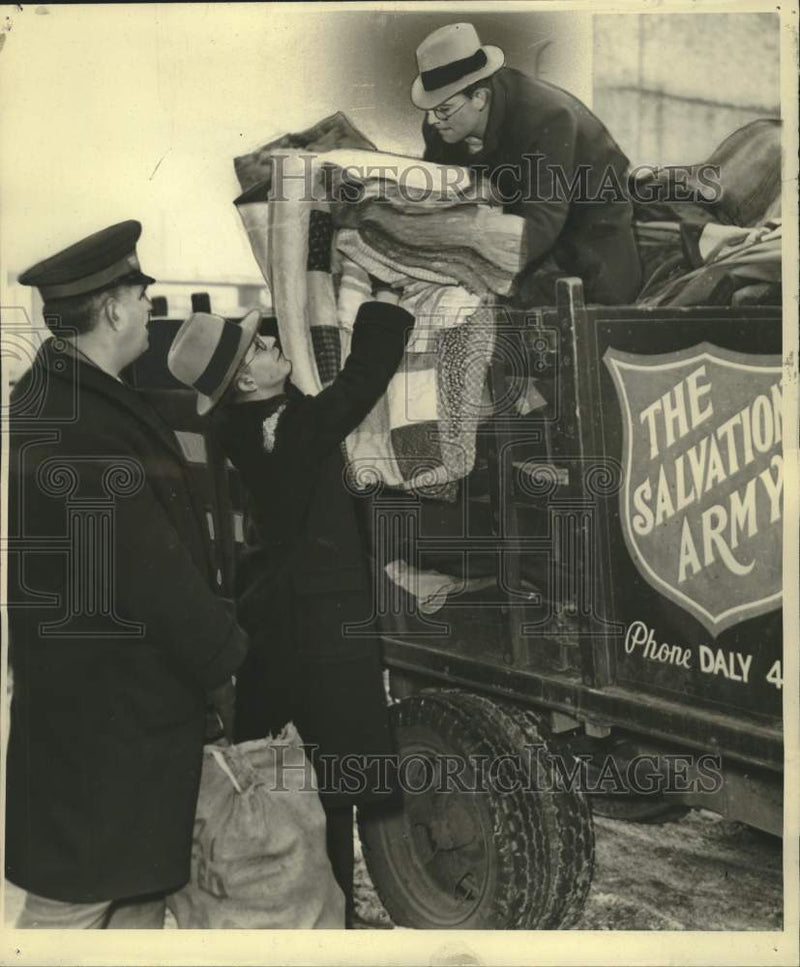 Load image into Gallery viewer, 1937 Press Photo Salvation Army truck loaded by men with flood relief clothes
