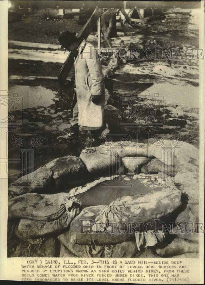 1937 Press Photo Worker looks at sand boils behind dikes, Cairo, Illinois