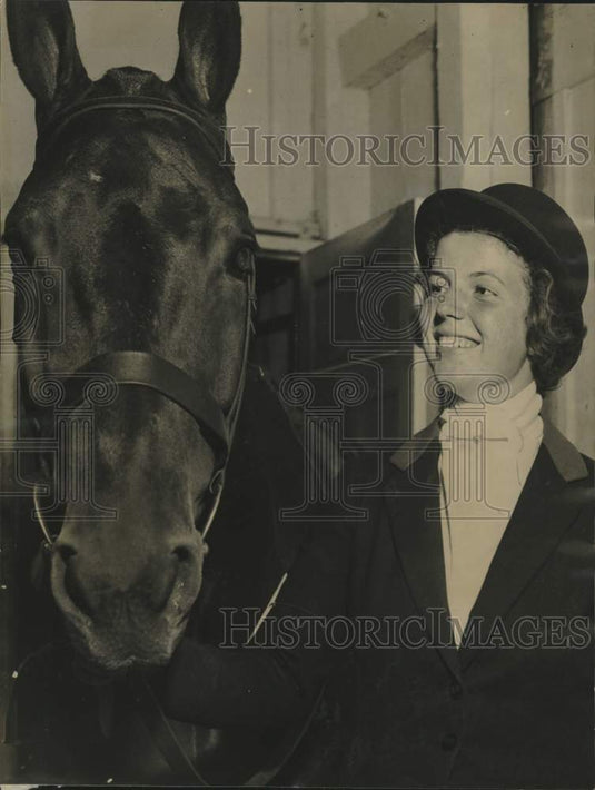 1938 Press Photo Ann McIntosh & her horse, Wisconsin State Fair Horse show- Historic Images