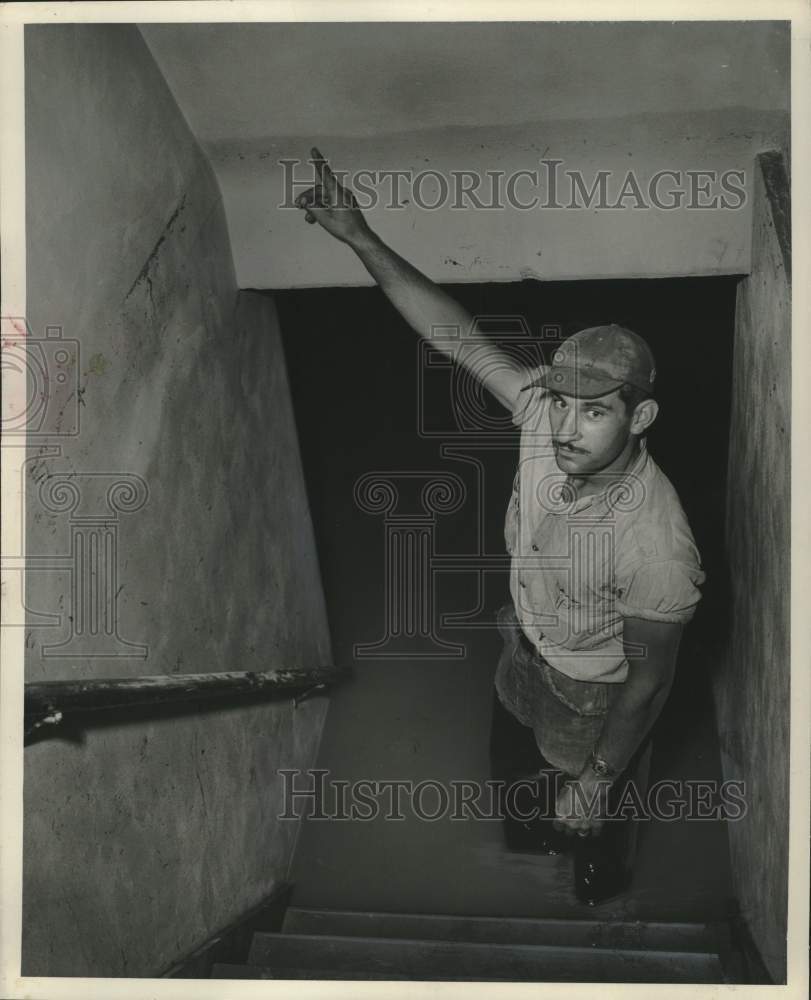 1952 Press Photo Lawrence Hammerschmidt points to flood-water mark in Wauwatosa- Historic Images