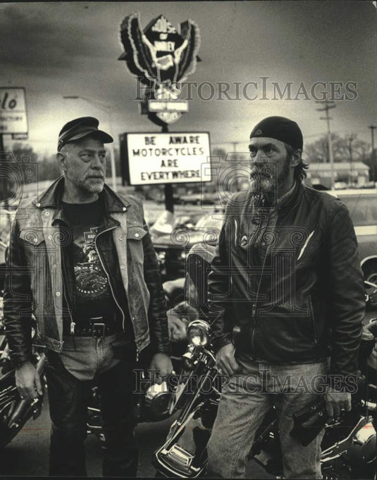 1993 Press Photo Bikers Joe Mallien & Ed Juul at Harley-Davidson Motor Co., WI- Historic Images