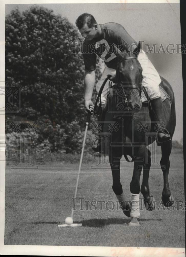 Load image into Gallery viewer, 1951 Press Photo Dick Hanke of Milwaukee Polo Club playing polo in Wisconsin
