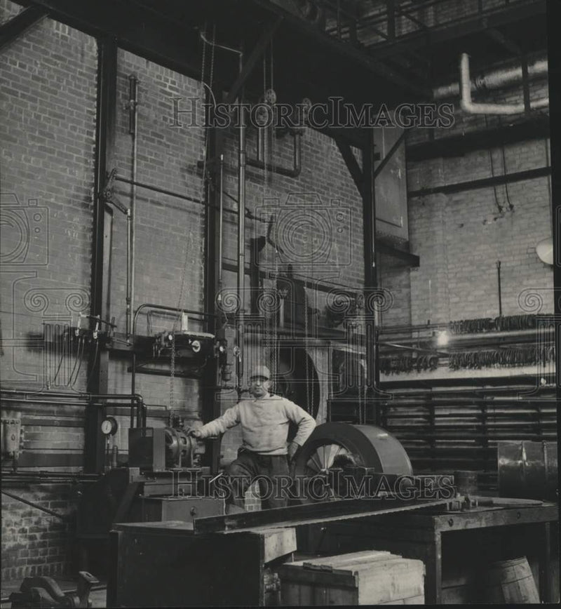 Load image into Gallery viewer, 1949 Press Photo Raymond Novotny, Chief Engineer at Mendota, in the boiler-room
