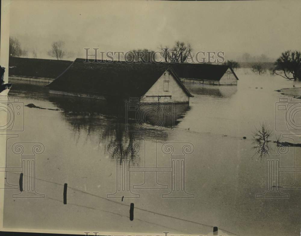 1933 Press Photo Flooded fair grounds in Darlington, Wisconsin - mjc39218