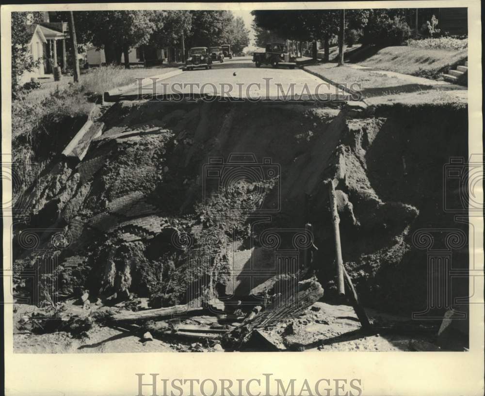 1942 Press Photo Bayfield flood damage in the road - mjc39221- Historic Images