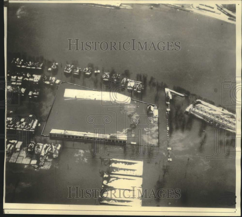 Load image into Gallery viewer, 1936 Press Photo Wheeling Island Under Water in West Virigina - mjc39302
