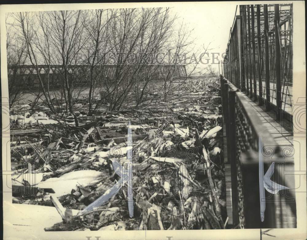 1936 Press Photo Connecticut River Piles Debris After Flood in Massachusetts