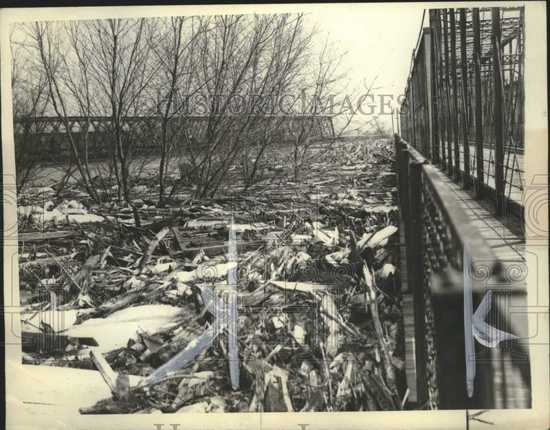 Load image into Gallery viewer, 1936 Press Photo Connecticut River Piles Debris After Flood in Massachusetts
